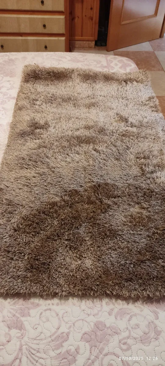 Alfombra de lana natural beige y marrón