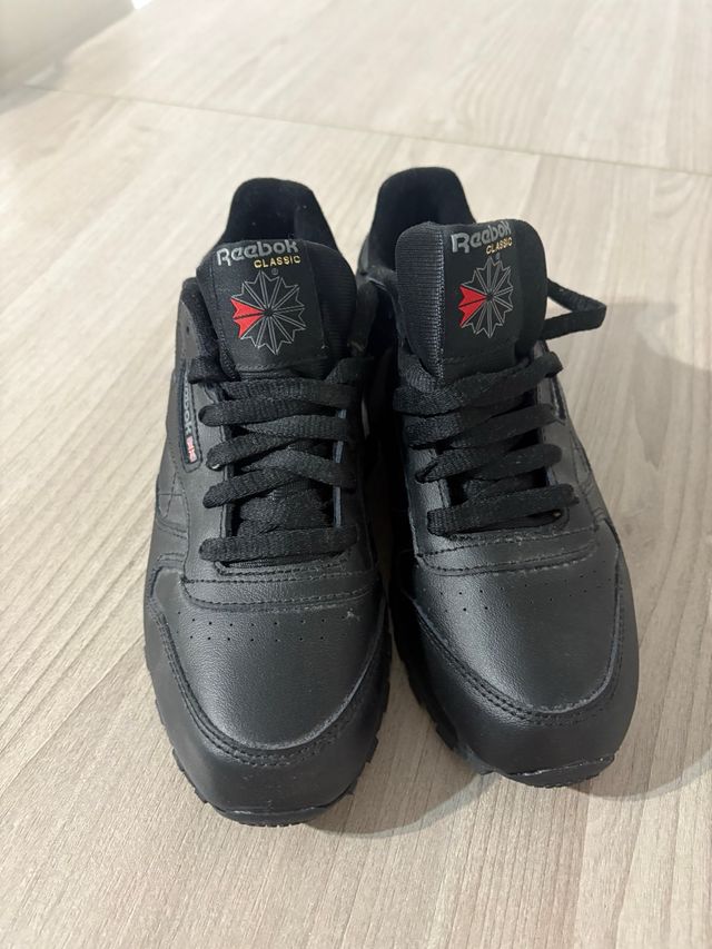 Scarpe Reebok Classic nere di seconda mano per 25 EUR su La Línea