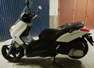 Yamaha XMAX 250i 