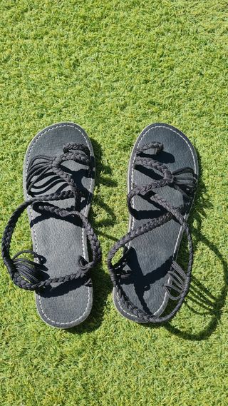 Sandalias negras trenzadas mujer