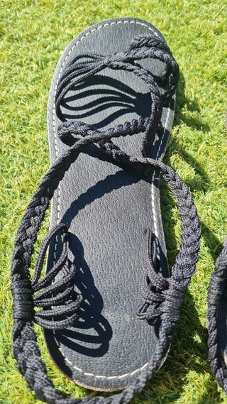 Sandalias negras trenzadas mujer