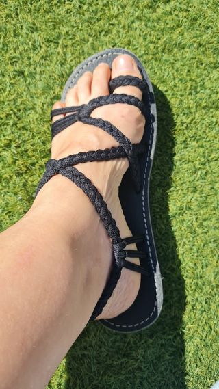 Sandalias negras trenzadas mujer