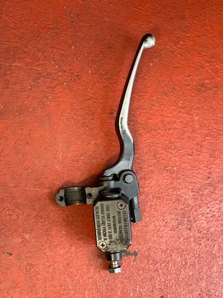 Bomba Freno Izquierda Piaggio Beverly 04