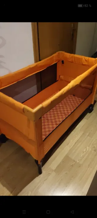 Cuna de viaje naranja