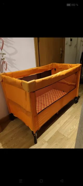 Cuna de viaje naranja