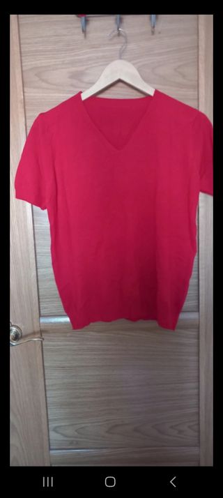 Blusa roja mujer cuello pico