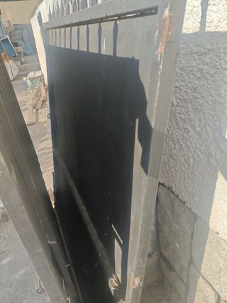 Puerta de garaje o valla hierro