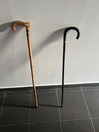 Bastones de madera y metal