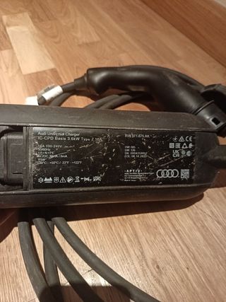 Cargador Audi e-tron escucho ofertas. 