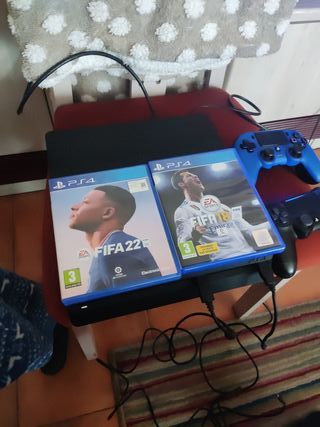 PS4 (PlayStation 4) Negra + Mando Azul