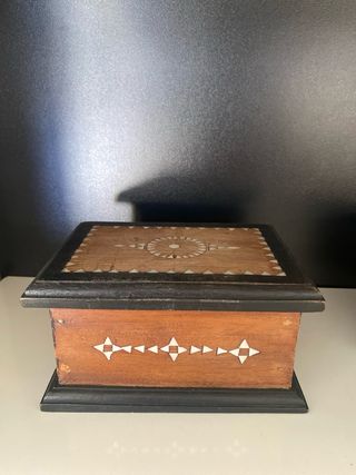 Scatola in legno decorata