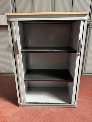ARMARIOS METÁLICOS Y PVC. PUERTAS PERSIANA 130x90
