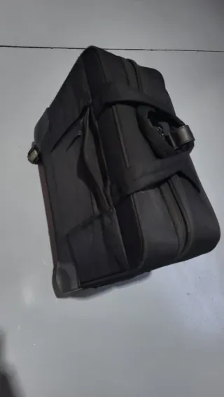 Maletín con ruedas negro