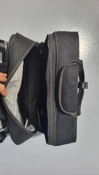 Maletín con ruedas negro