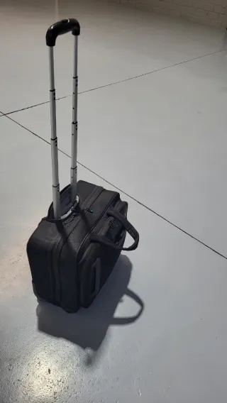 Maletín con ruedas negro