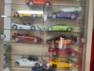 Coches a escala 1/18