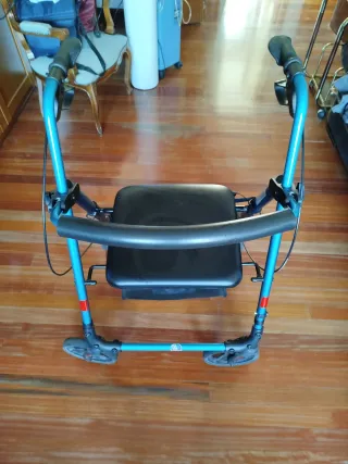 Andador Vermeiren azul eléctrico