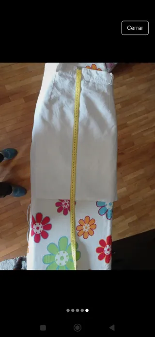 Falda blanca recta
