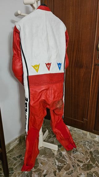 Mono de moto Dainese rojo y blanco
