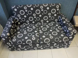 Sofá de 2 plazas con estampado de círculos