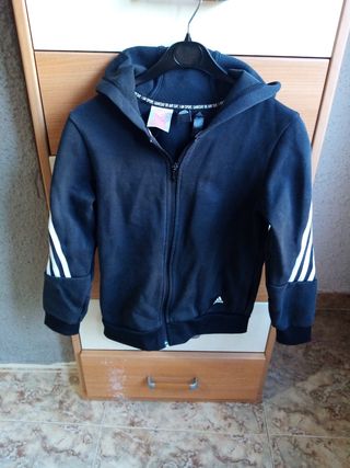 Chaqueta Adidas con cremallera y capucha