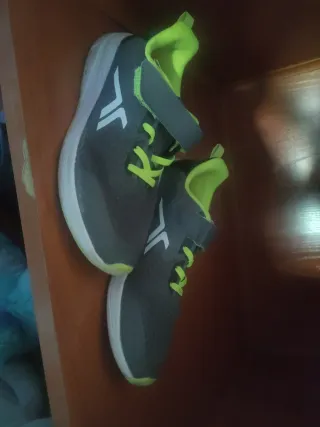 Calzado deportivo niños gris y verde