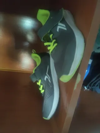 Calzado deportivo niños gris y verde