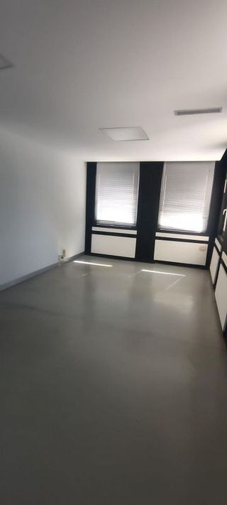 Oficina en alquiler en La Buhaira en Sevilla