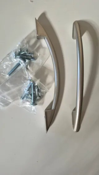 2 Tiradores de cocina plateados