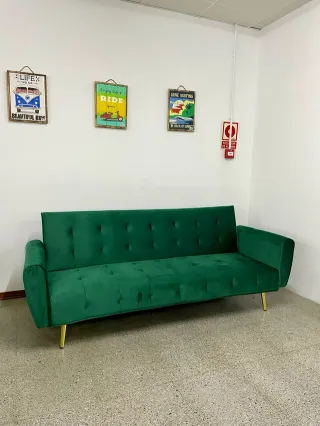 Sofá Cama Terciopelo Verde con Patas Doradas