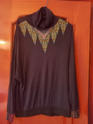 Jersey cuello alto bordado talla L