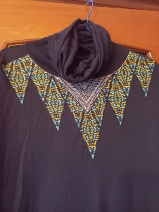 Jersey cuello alto bordado talla L