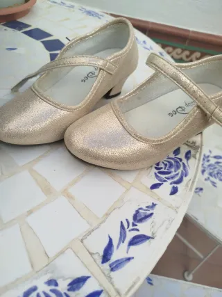Zapatos flamenca niña dorados T.34
