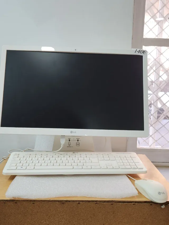 Ordenador blanco 140€