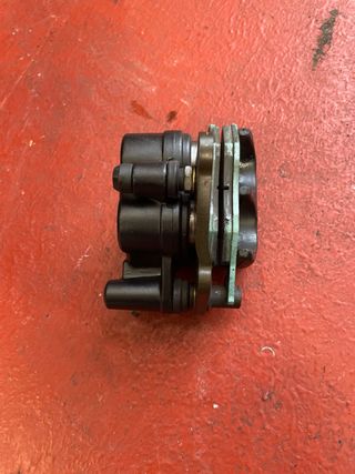 Pinza Freno trasero Piaggio Beverly 125 2004