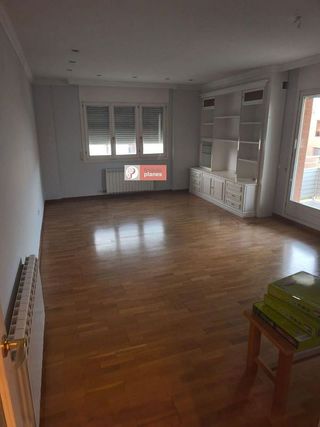 Piso en alquiler en Joc de la Bola - Camps d'Esports - Ciutat Jardí - Montcada en Lleida