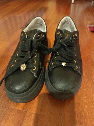 Sneakers Gio nere con dettagli