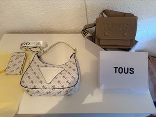 Bolso Guess blanco y Tous beige
