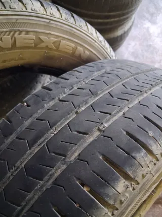 Neumáticos 205/65 R16 C

Al 60% 
50 eur pareja 