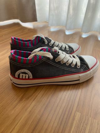 Zapatillas Mustang grises y multicolor