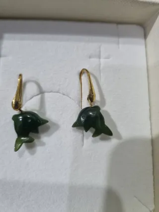 Orecchini delfini in giada e argento