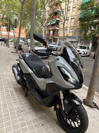 Moto Honda Gris ADV 350 2,700 KLM