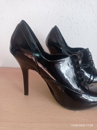 Zapatos tacón Zara negros charol