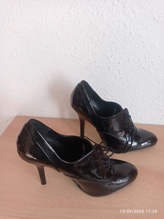 Zapatos tacón Zara negros charol