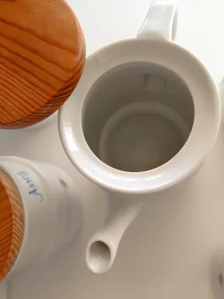Juego especieros de porcelana con tapas de madera