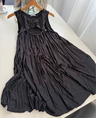 Vestido Negro Lentejuelas y Plisado