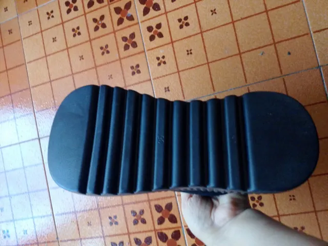 Pantofole donna nere con pelo