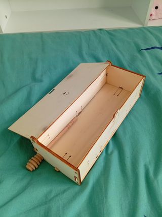 Caja de madera rectangular