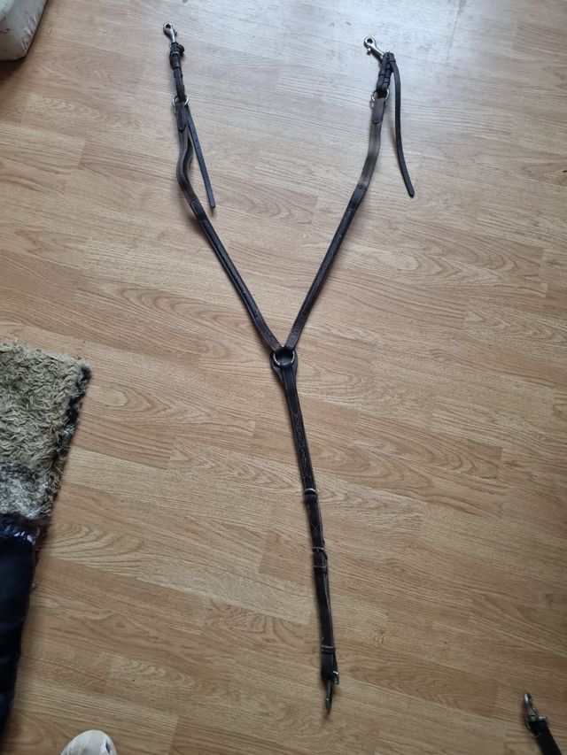 Pechopetral de cuero para caballo