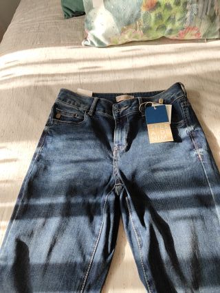Pantalón vaquero súper pitillo azul